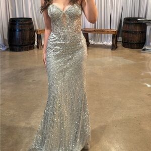 SILVER LADIVINE DRESS J871 SIZE 6